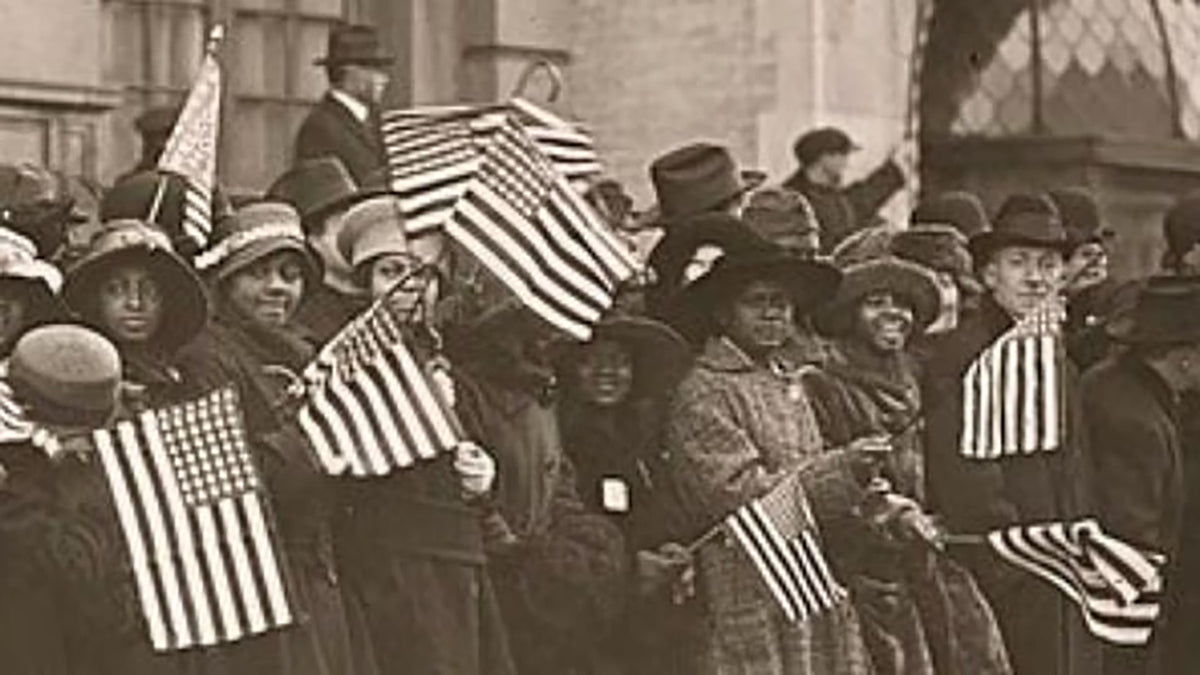 Famous American Flags Displayed Throughout History